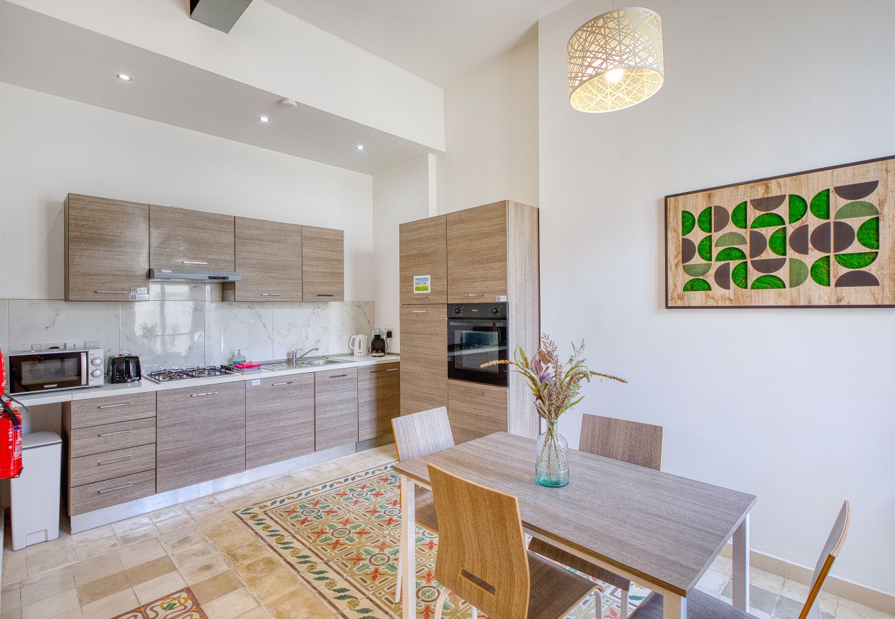 Apartment in St Julian's - Traditional 2 bedroom house with yard SSCH1