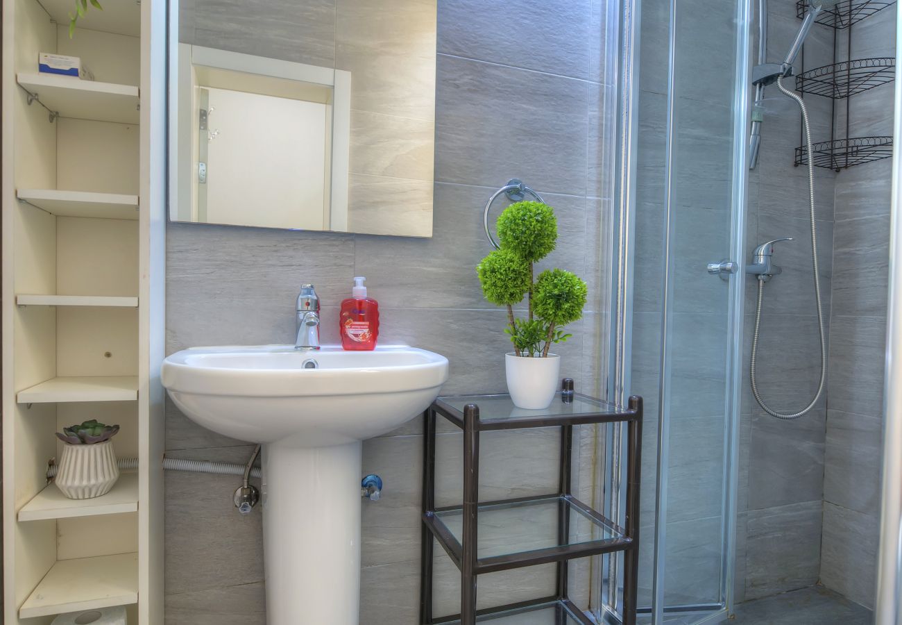 Terraced House in Gzira - Charming 2 bedroom townhouse, internal yard JDES1-1