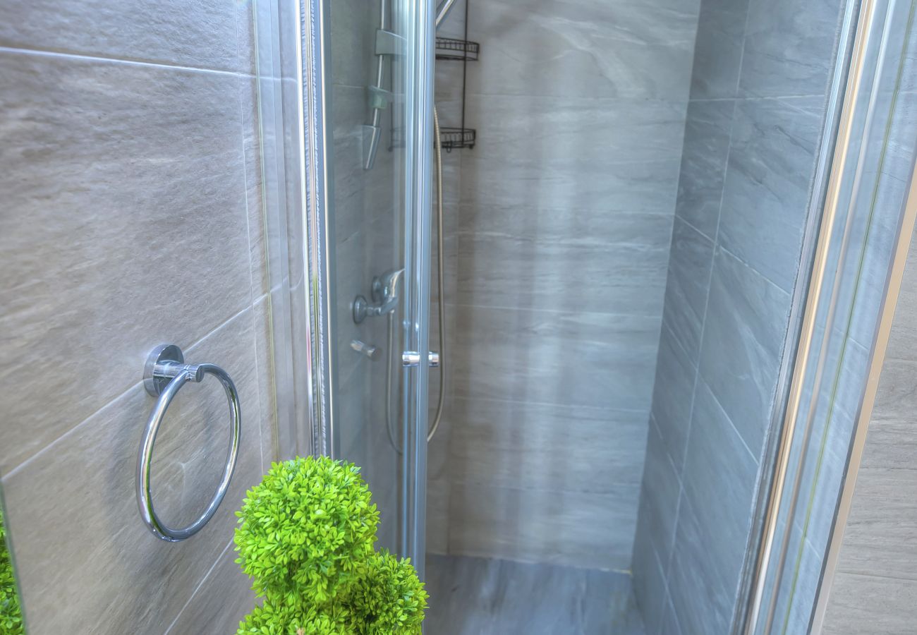 Terraced House in Gzira - Charming 2 bedroom townhouse, internal yard JDES1-1