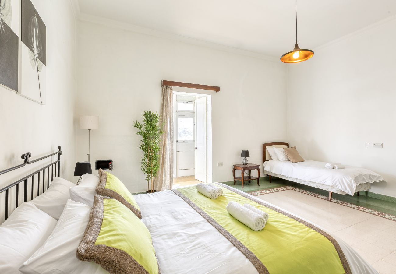 Terraced House in Floriana - Enormous luxury 3-storey townhouse, rooftop EGAS1-1