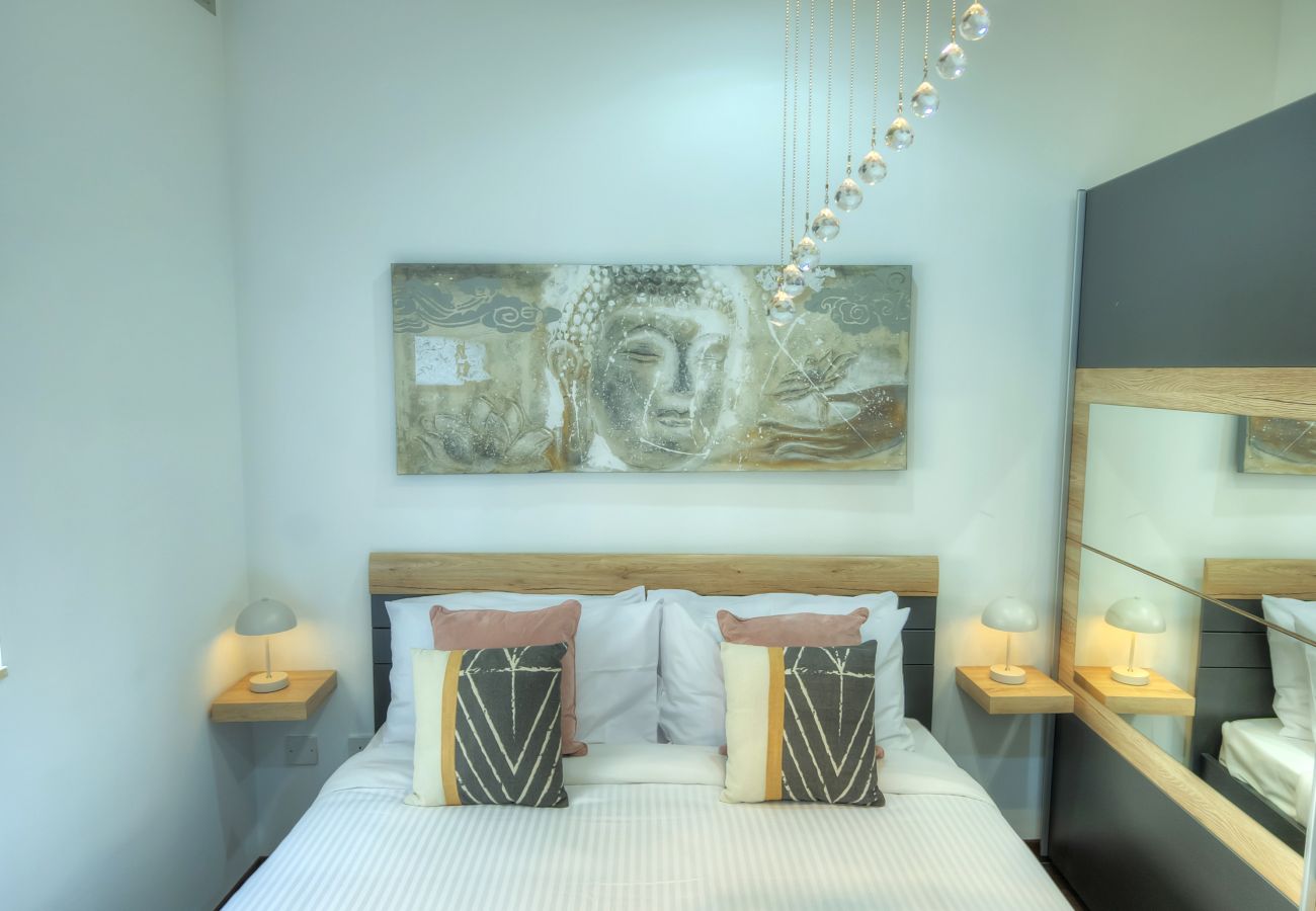 Apartment in Sliema - Roof terrace, Seaview 3 bedroom penthouse GOSLM-11