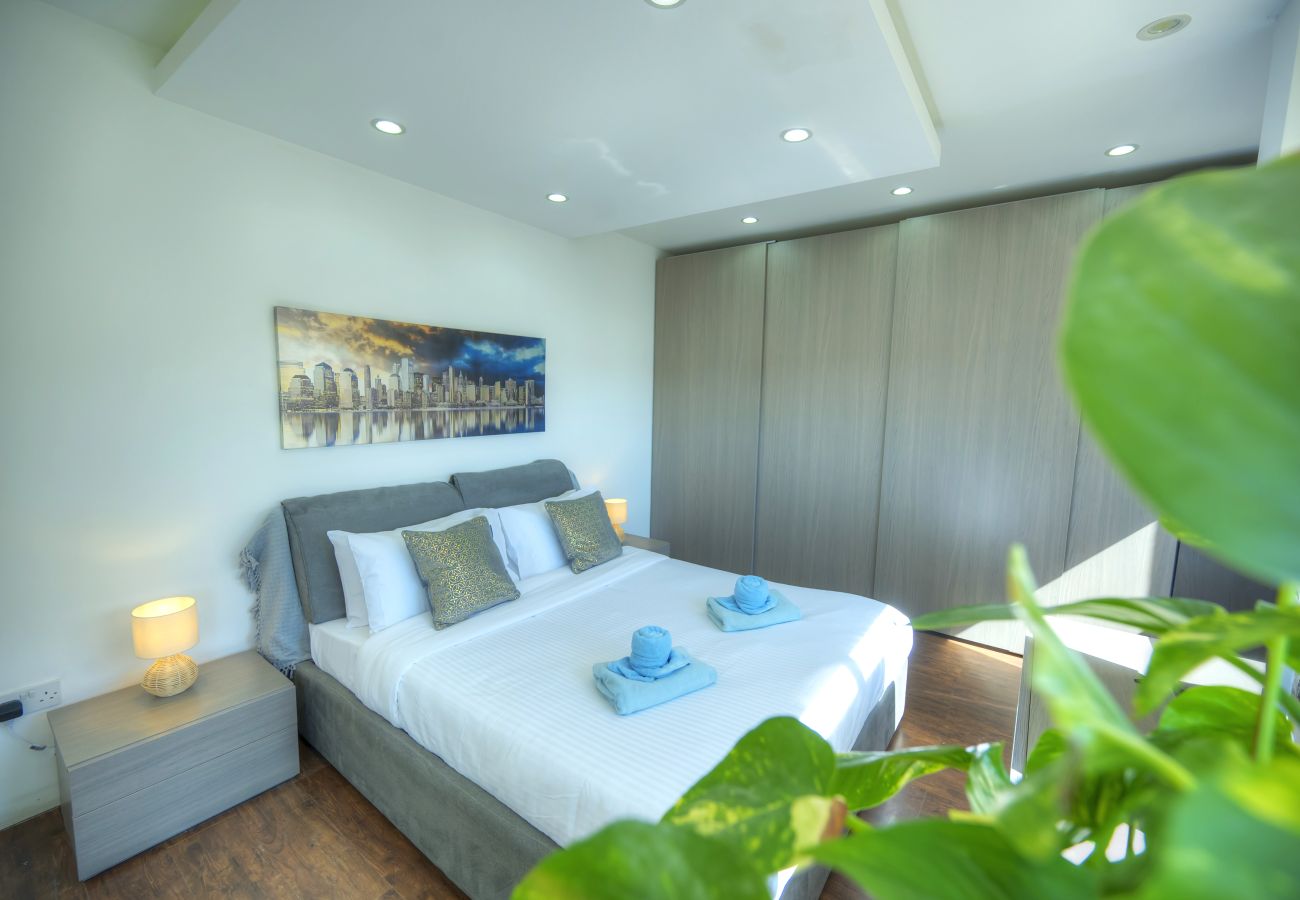 Apartment in Sliema - Roof terrace, Seaview 3 bedroom penthouse GOSLM-11