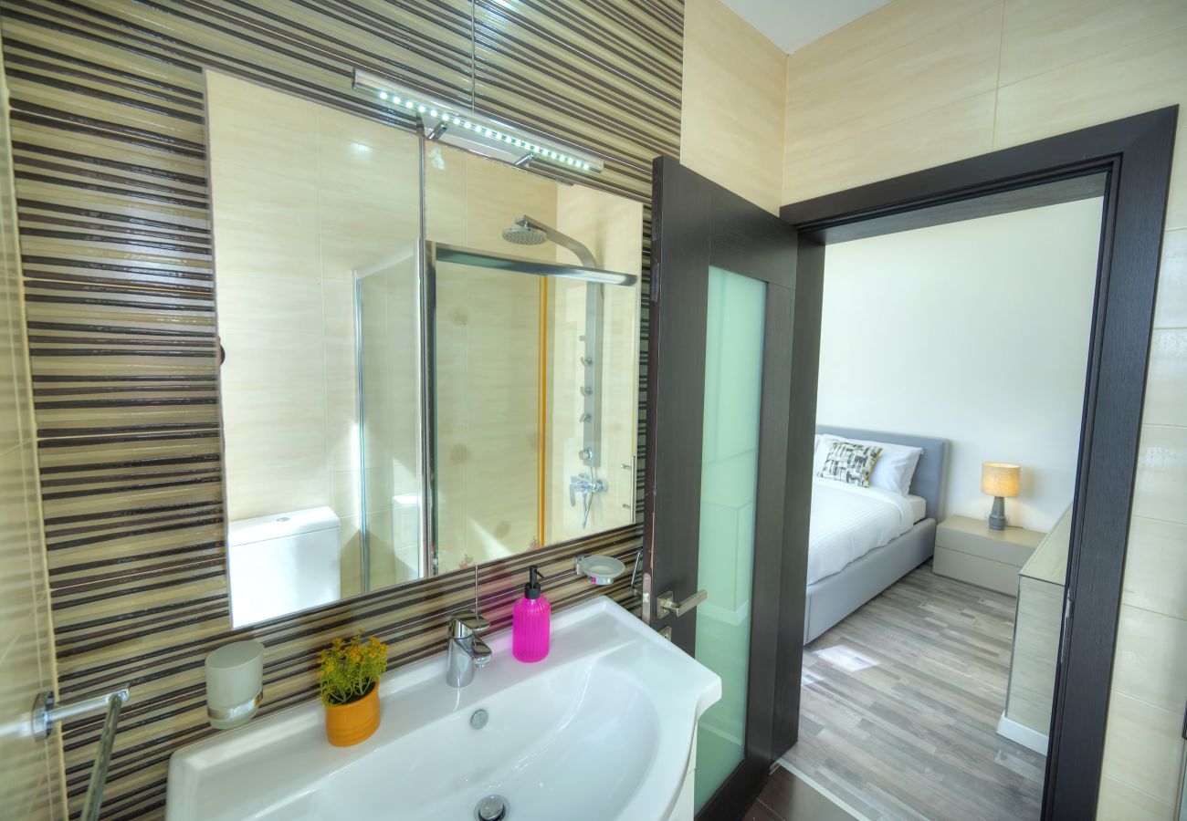 Apartment in Sliema - Roof terrace, Seaview 3 bedroom penthouse GOSLM-11