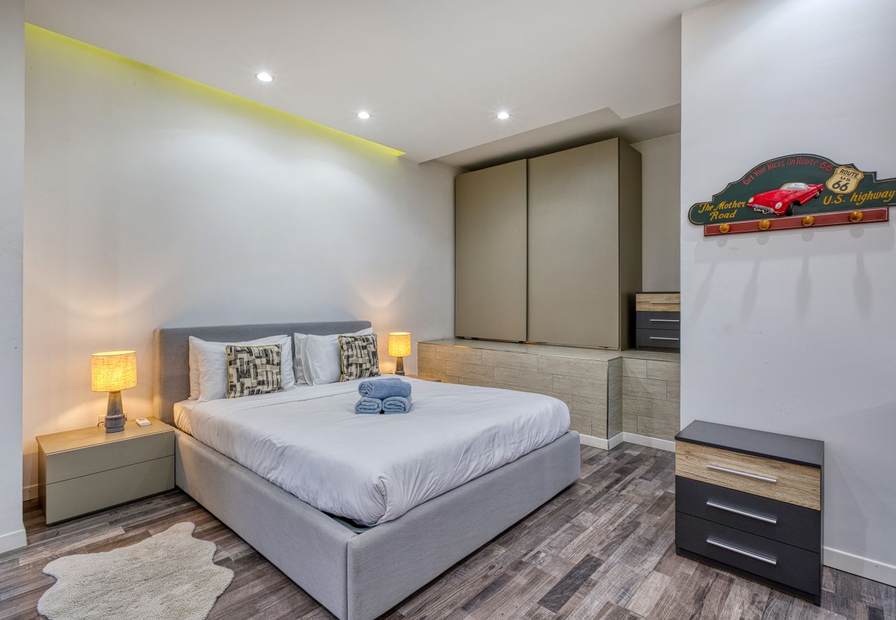 Apartment in Sliema - Roof terrace, Seaview 3 bedroom penthouse GOSLM-11