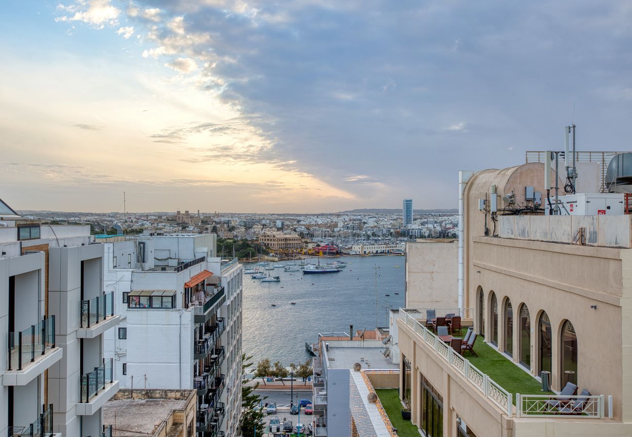 Apartment in Sliema - Roof terrace, Seaview 3 bedroom penthouse GOSLM-11