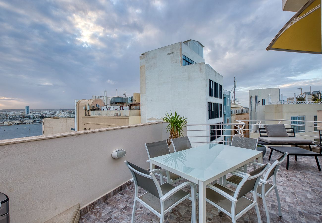Apartment in Sliema - Roof terrace, Seaview 3 bedroom penthouse GOSLM-11