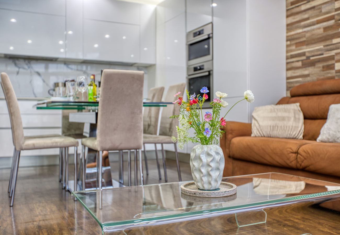 Apartment in Sliema - Roof terrace, Seaview 3 bedroom penthouse GOSLM-11