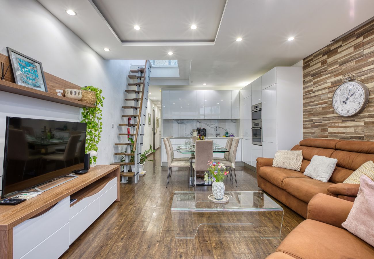 Apartment in Sliema - Roof terrace, Seaview 3 bedroom penthouse GOSLM-11