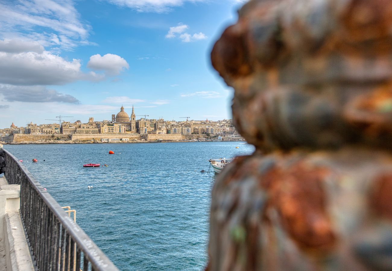 Apartment in Sliema - Roof terrace, Seaview 3 bedroom penthouse GOSLM-11