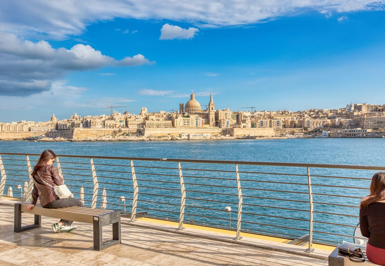 Apartment in Sliema - Roof terrace, Seaview 3 bedroom penthouse GOSLM-11