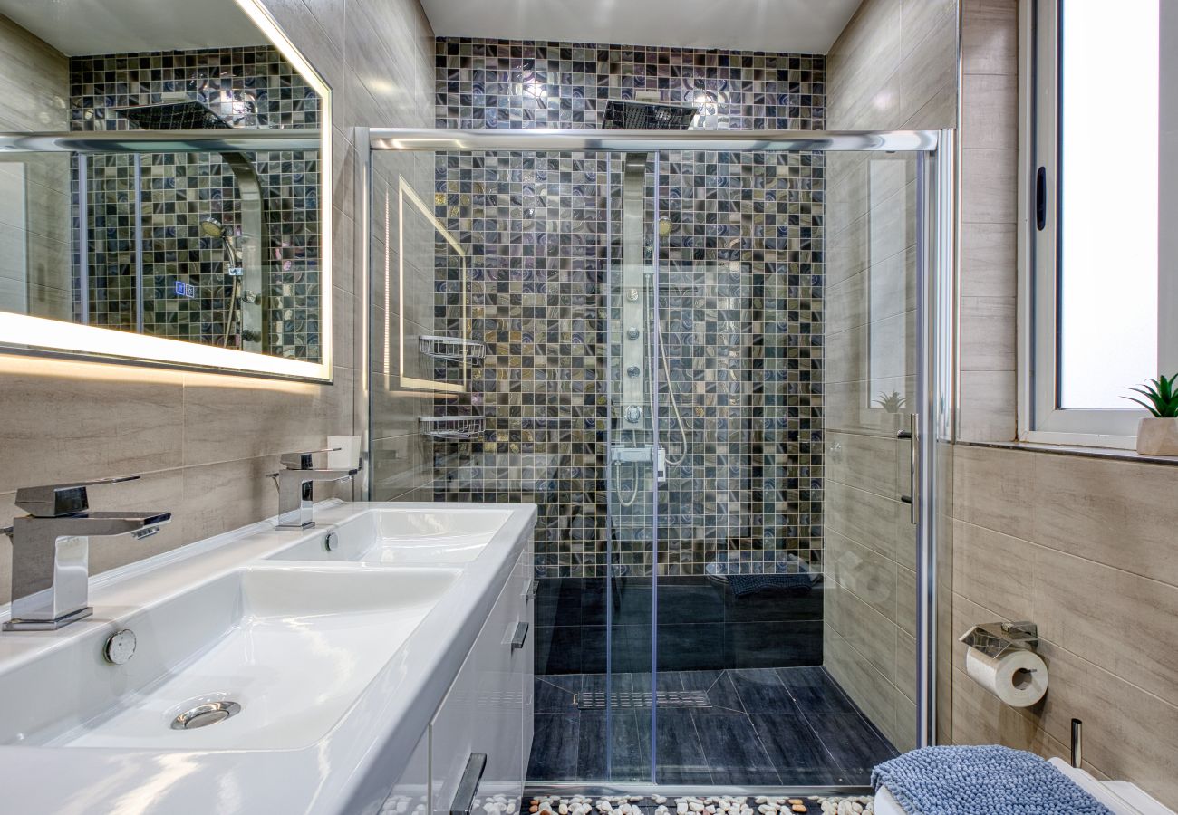 Apartment in Sliema - Roof terrace, Seaview 3 bedroom penthouse GOSLM-11