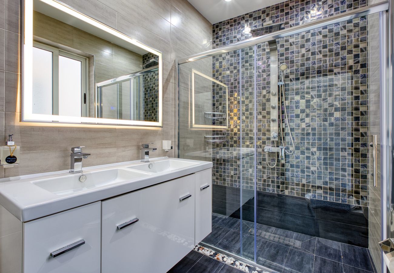 Apartment in Sliema - Roof terrace, Seaview 3 bedroom penthouse GOSLM-11