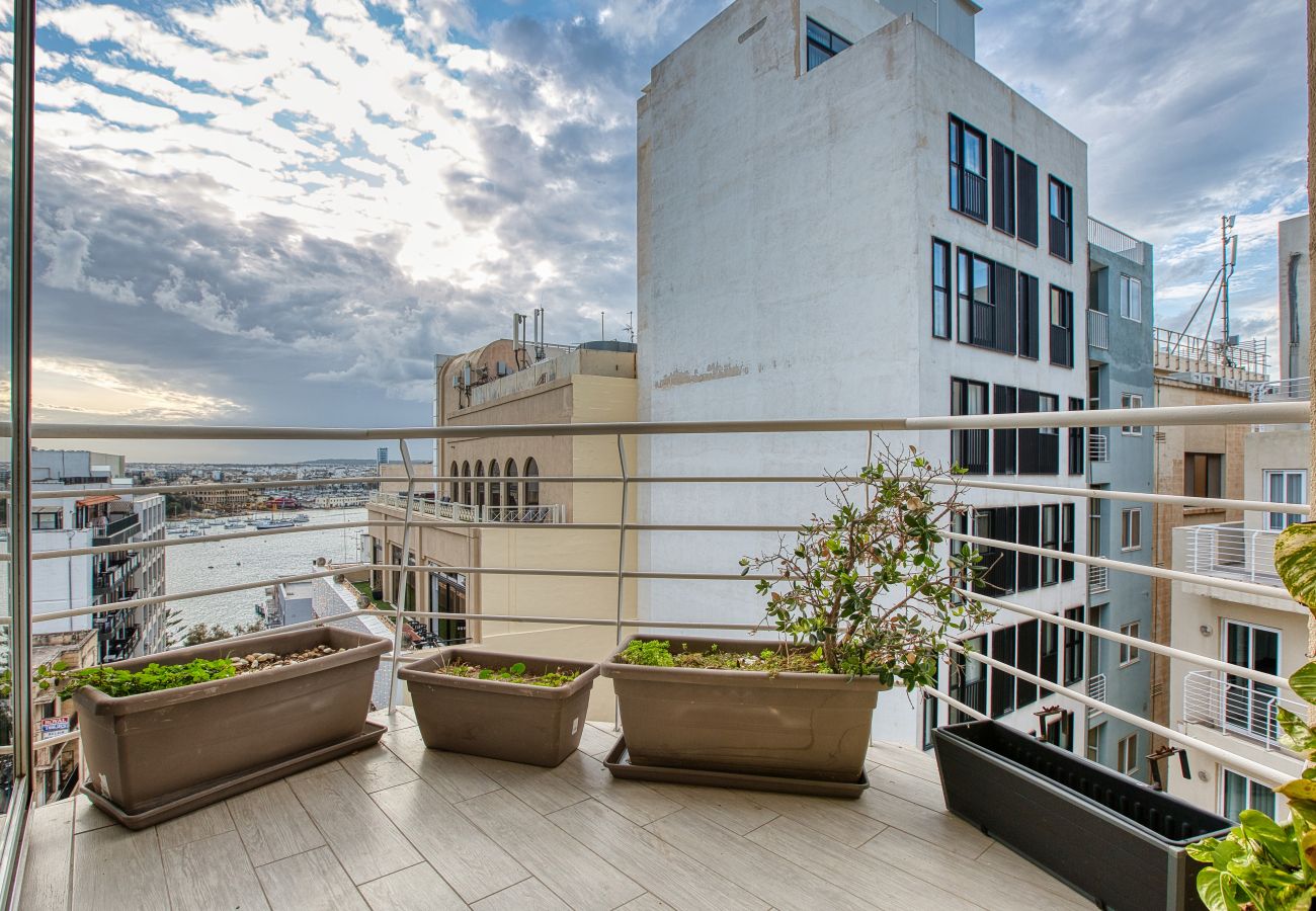 Apartment in Sliema - Roof terrace, Seaview 3 bedroom penthouse GOSLM-11