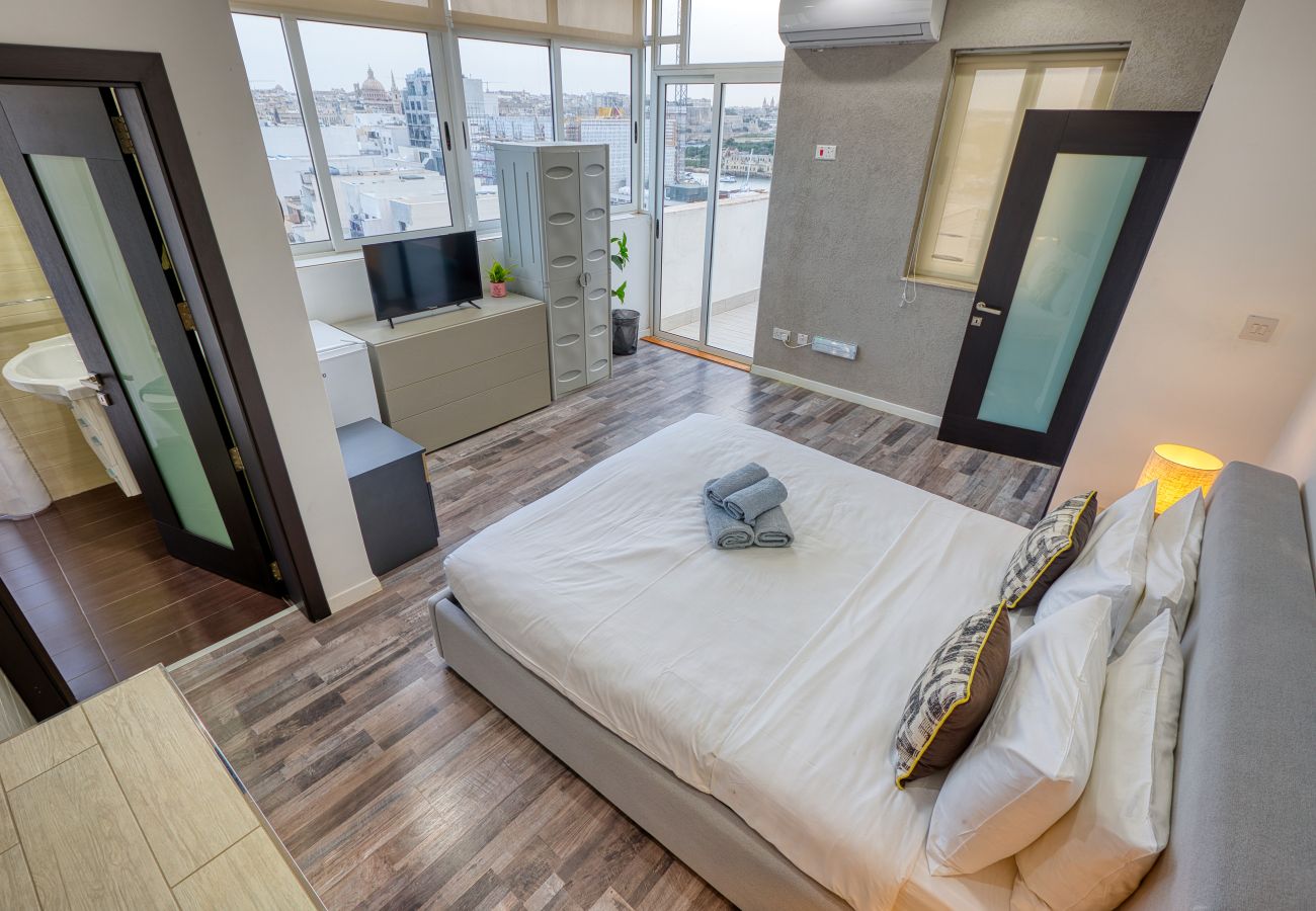 Apartment in Sliema - Roof terrace, Seaview 3 bedroom penthouse GOSLM-11