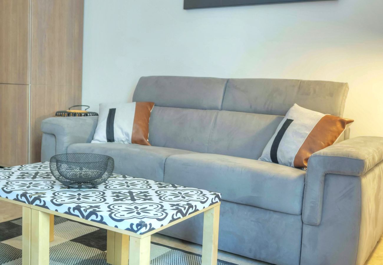 Apartment in Sliema - Large & cozy flat, spacious yard, near beach PMIC2