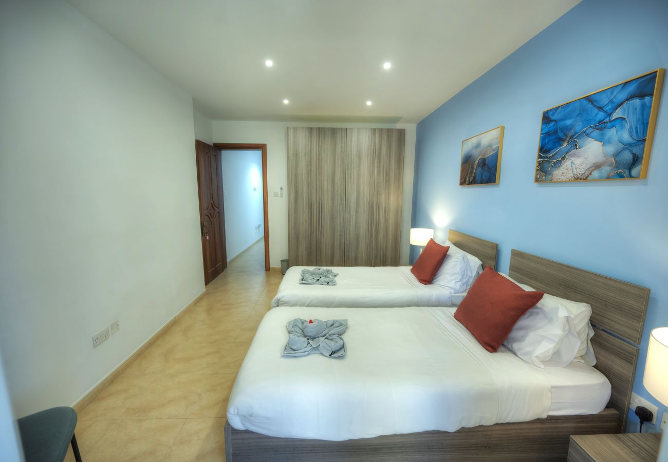 House in Sliema - 3bedroom house with yard and roof terrace CZER1-1