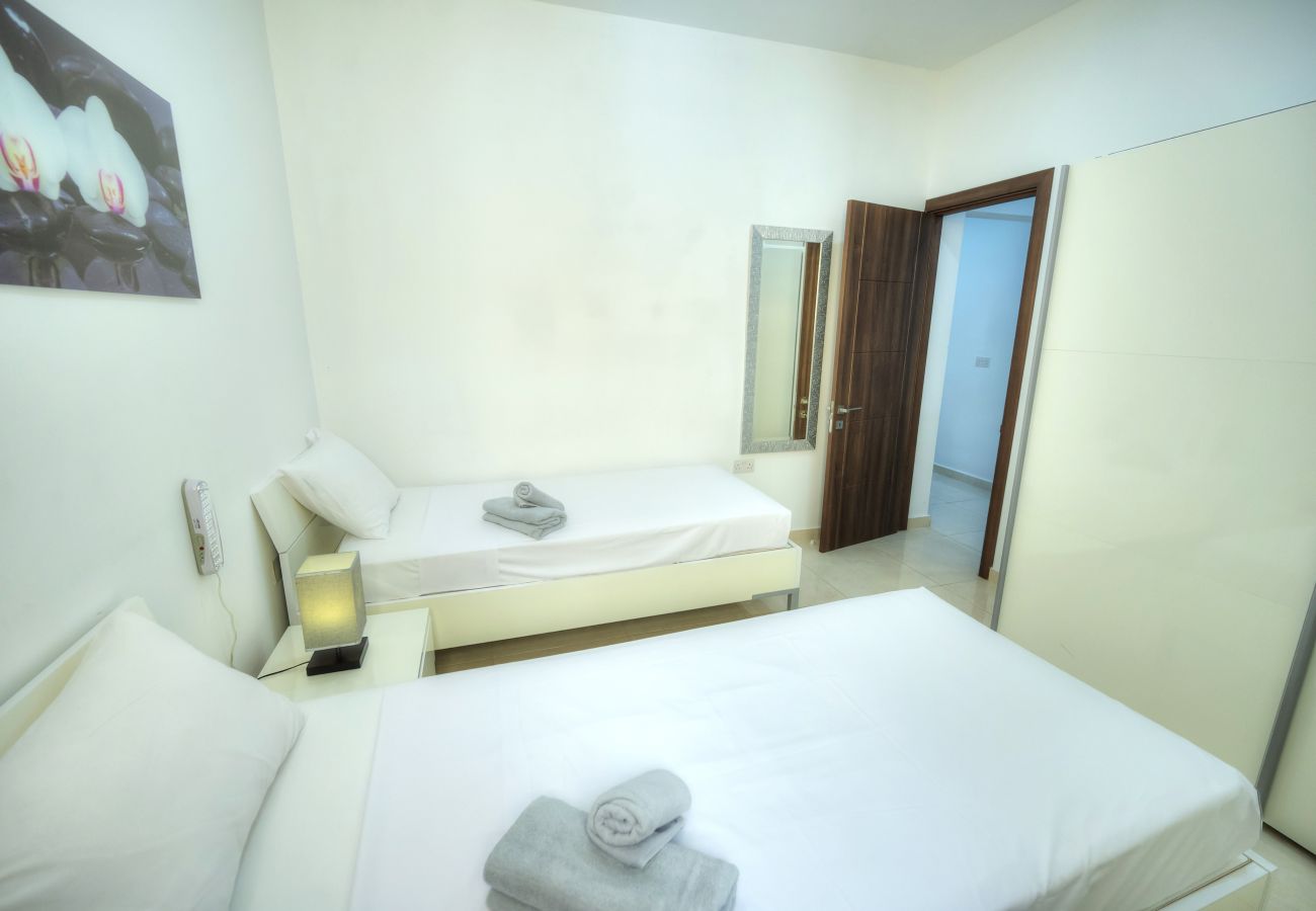 Apartment in Gzira - Charming 2 bedroom near Sliema seafront YBON1-1