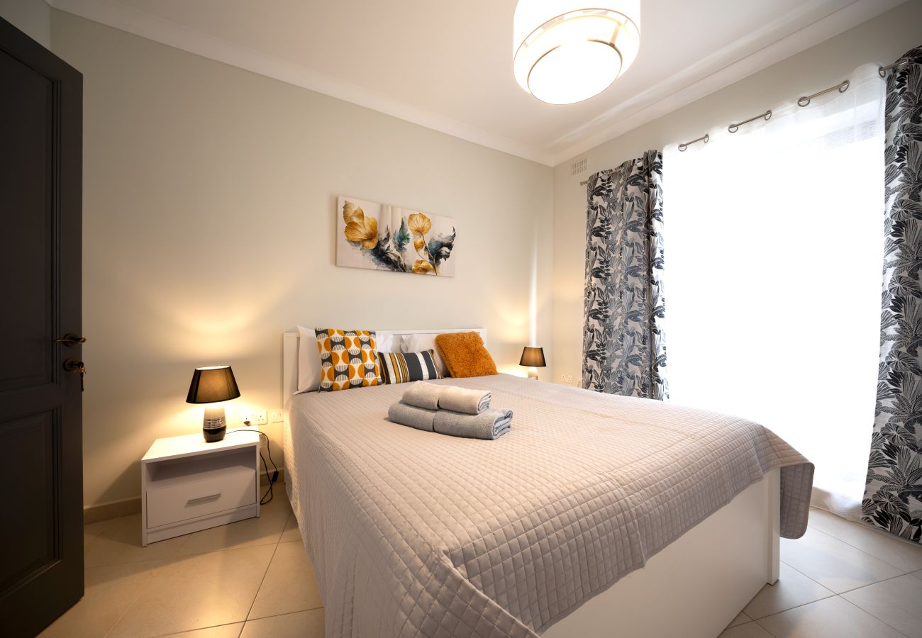Apartment in Gzira - Seafront beautiful 3 bedroom with balcony KDOU1-1