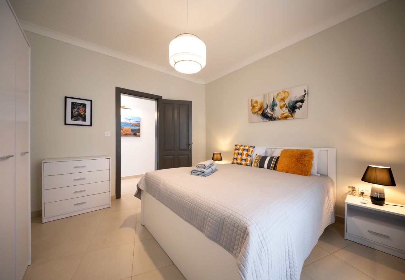 Apartment in Gzira - Seafront beautiful 3 bedroom with balcony KDOU1-1