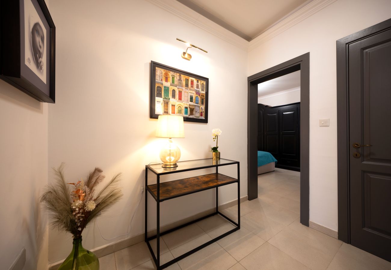 Apartment in Gzira - Seafront beautiful 3 bedroom with balcony KDOU1-1