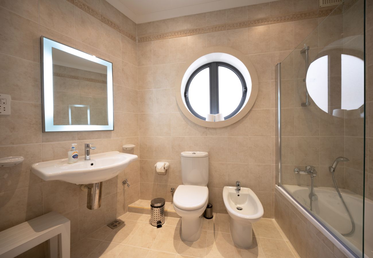 Apartment in Gzira - Seafront beautiful 3 bedroom with balcony KDOU1-1