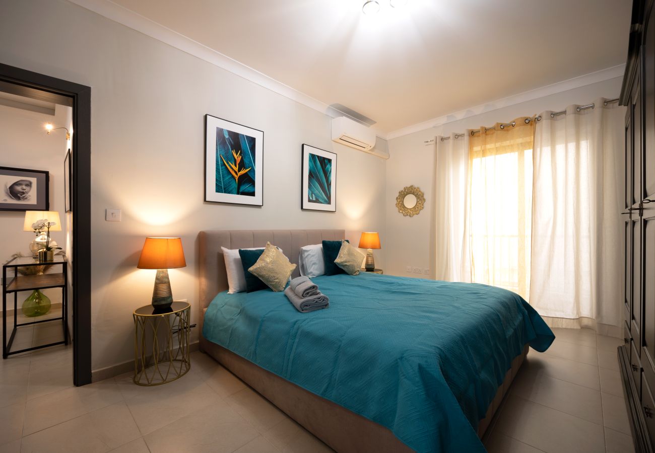 Apartment in Gzira - Seafront beautiful 3 bedroom with balcony KDOU1-1
