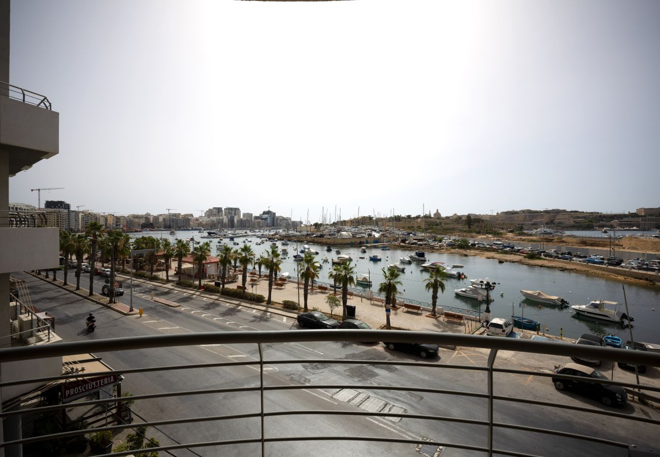 Apartment in Gzira - Seafront beautiful 3 bedroom with balcony KDOU1-1