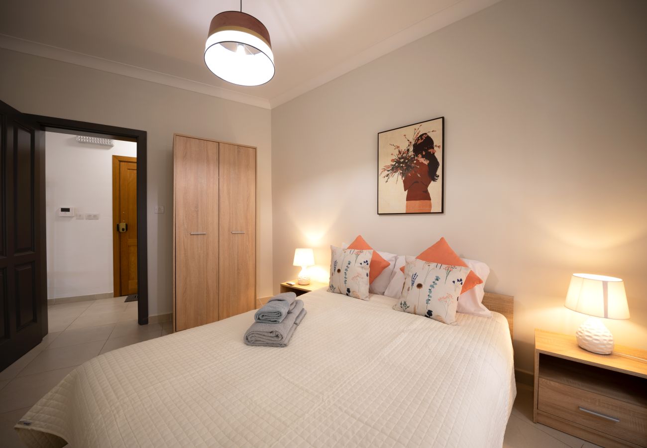 Apartment in Gzira - Seafront beautiful 3 bedroom with balcony KDOU1-1