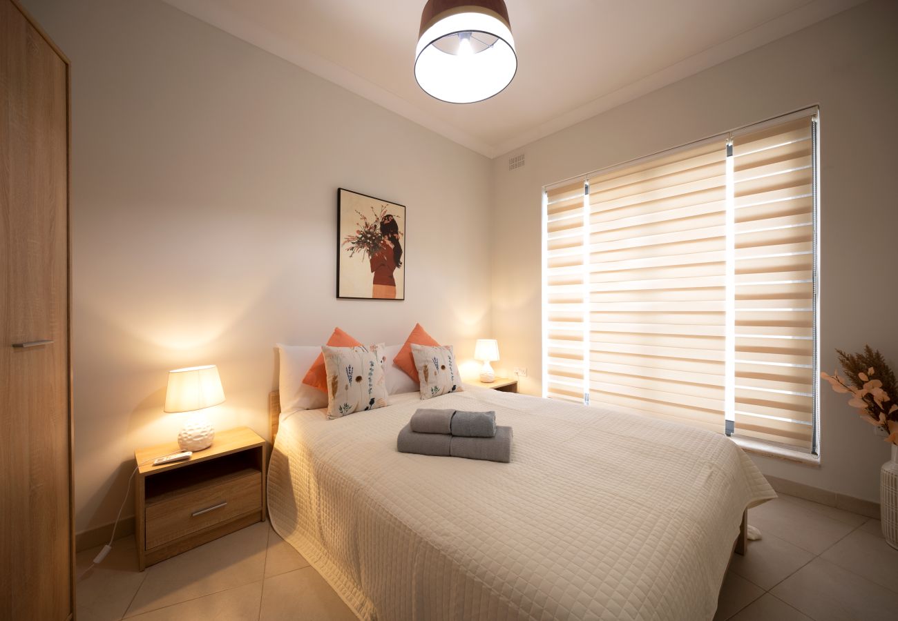 Apartment in Gzira - Seafront beautiful 3 bedroom with balcony KDOU1-1