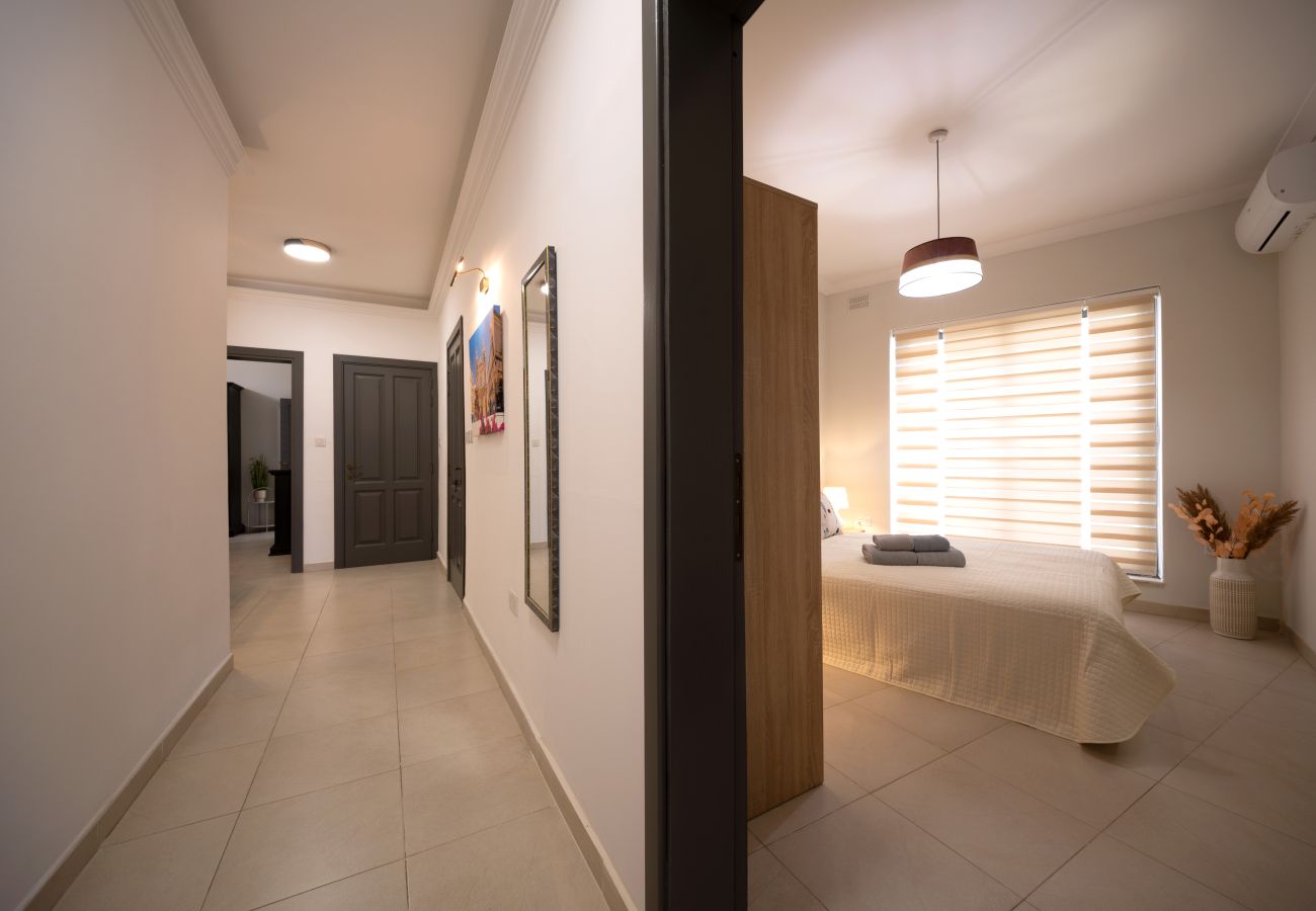 Apartment in Gzira - Seafront beautiful 3 bedroom with balcony KDOU1-1