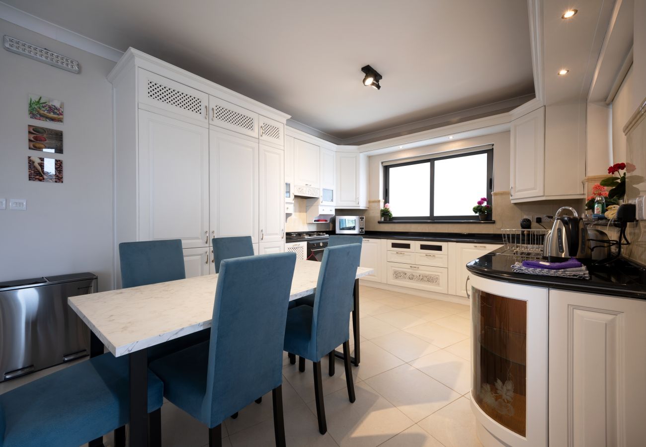Apartment in Gzira - Seafront beautiful 3 bedroom with balcony KDOU1-1