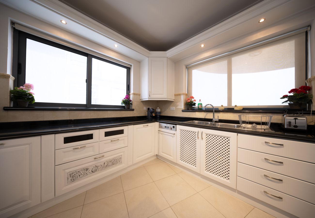 Apartment in Gzira - Seafront beautiful 3 bedroom with balcony KDOU1-1