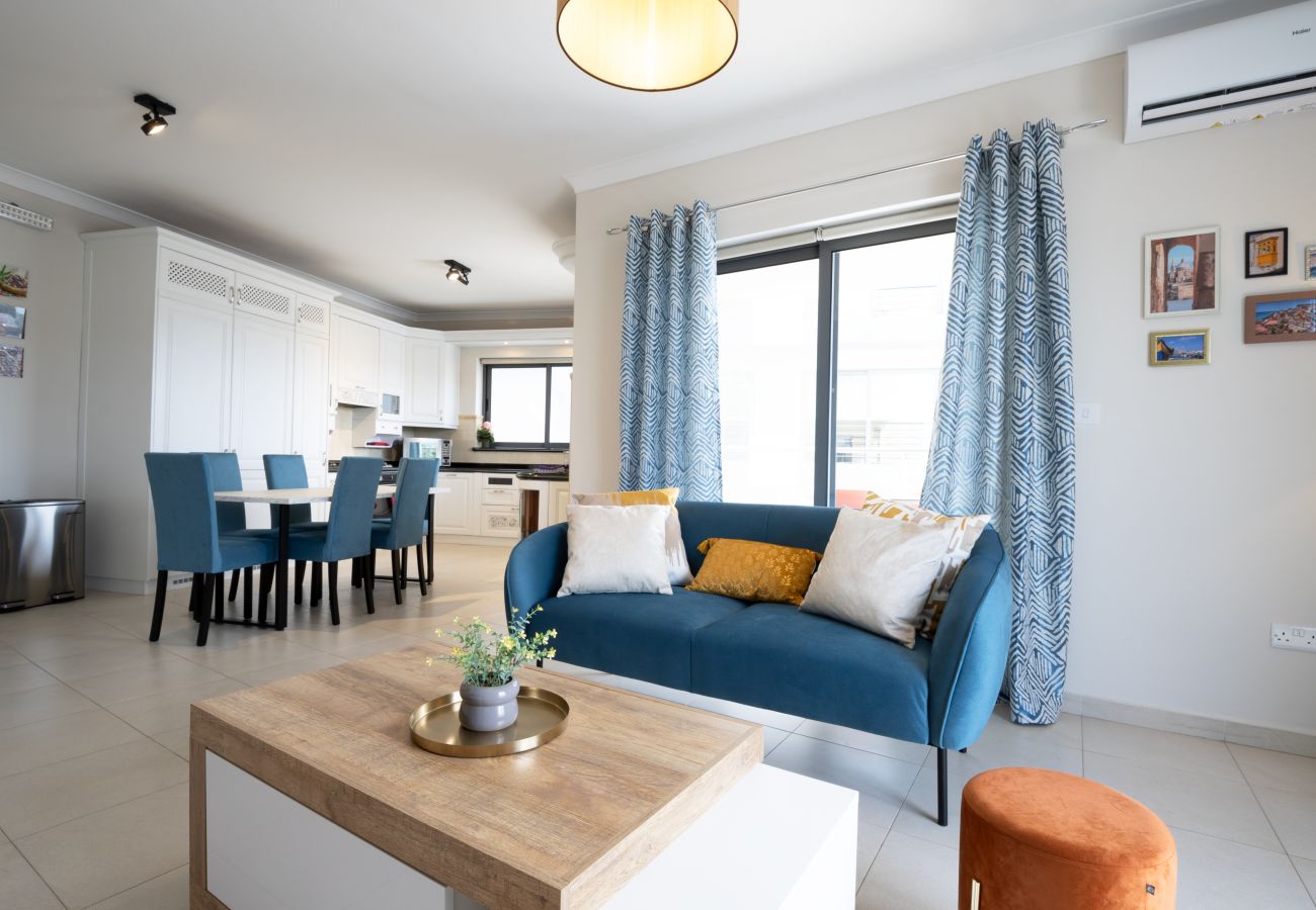 Apartment in Gzira - Seafront beautiful 3 bedroom with balcony KDOU1-1