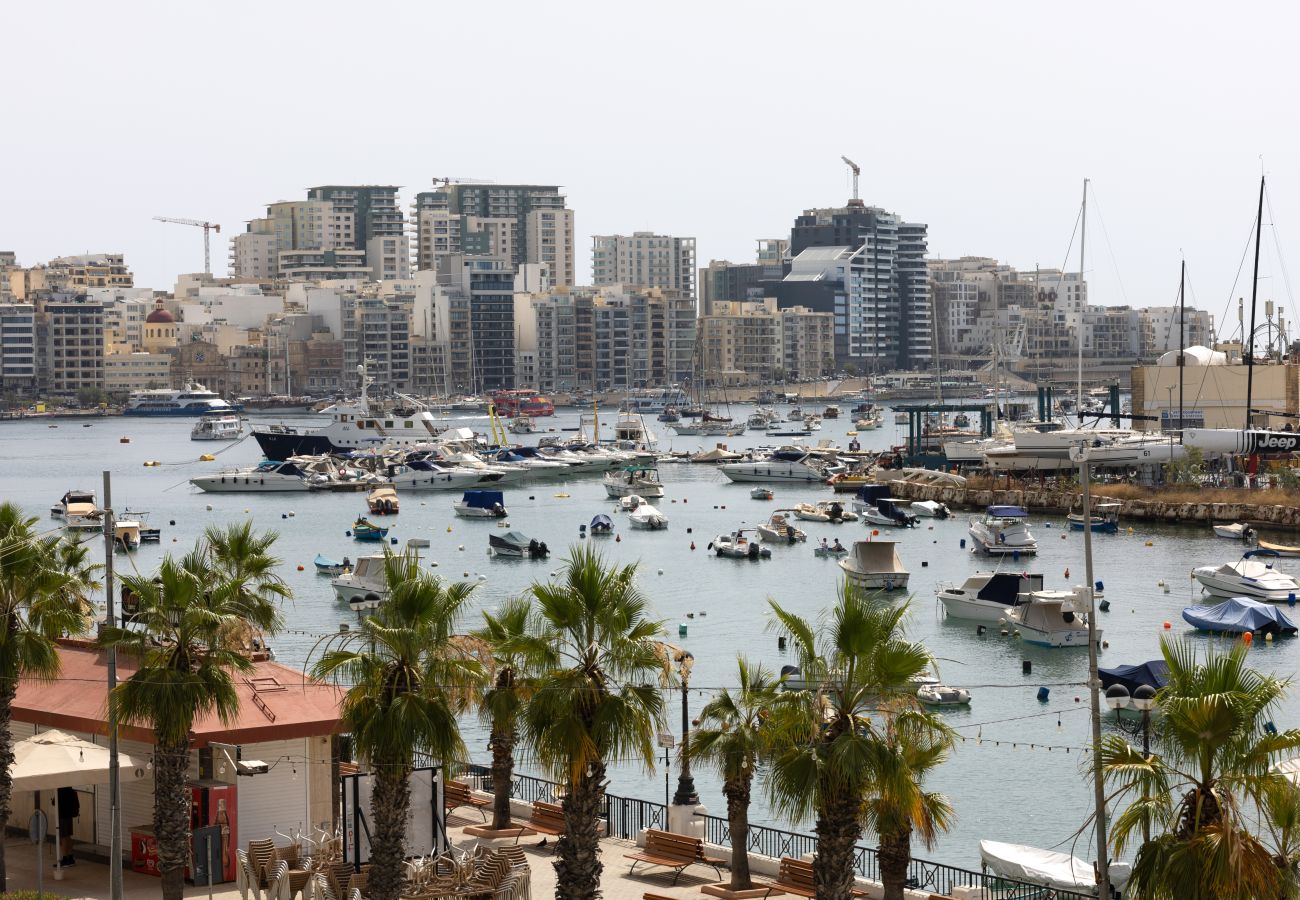 Apartment in Gzira - Seafront beautiful 3 bedroom with balcony KDOU1-1