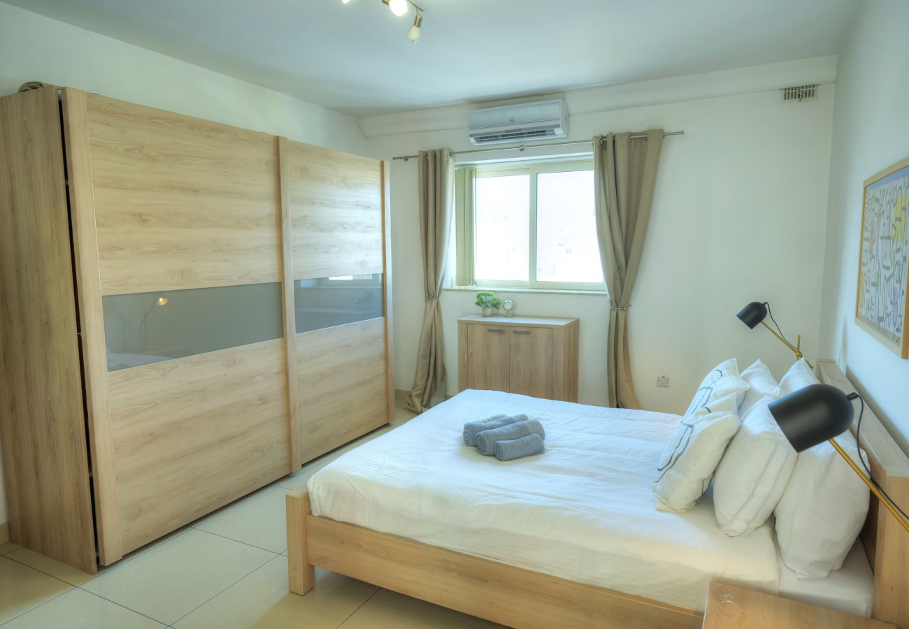 Apartment in Gzira - Bright & spacious 3 bedroom, shared garden JELL1-1