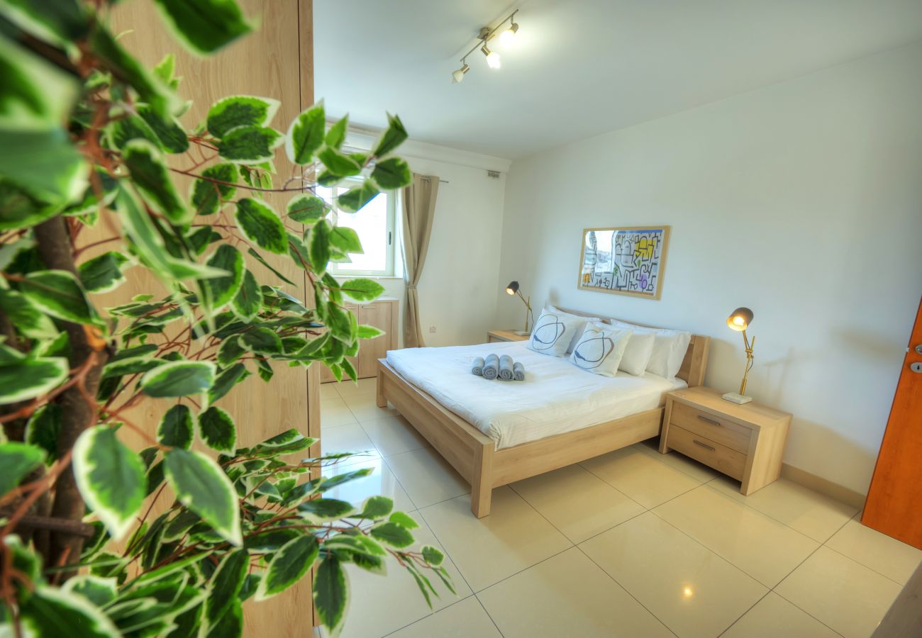 Apartment in Gzira - Bright & spacious 3 bedroom, shared garden JELL1-1