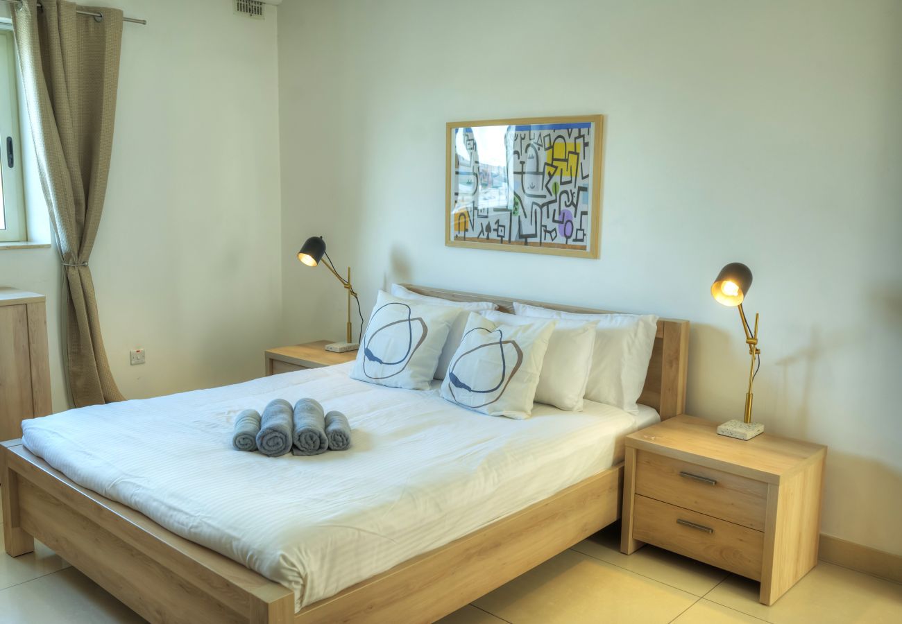 Apartment in Gzira - Bright & spacious 3 bedroom, shared garden JELL1-1