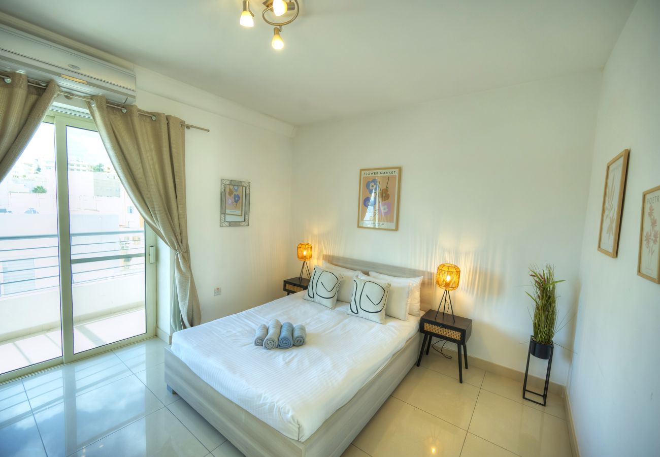 Apartment in Gzira - Bright & spacious 3 bedroom, shared garden JELL1-1