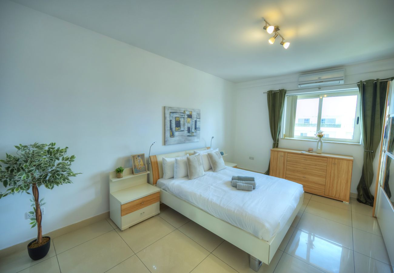 Apartment in Gzira - Bright & spacious 3 bedroom, shared garden JELL1-1