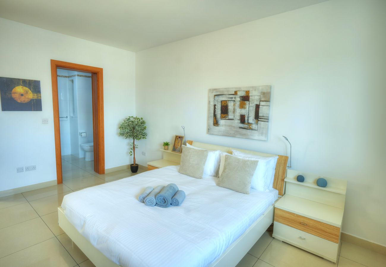 Apartment in Gzira - Bright & spacious 3 bedroom, shared garden JELL1-1