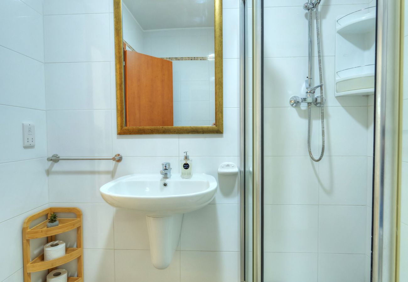 Apartment in Gzira - Bright & spacious 3 bedroom, shared garden JELL1-1