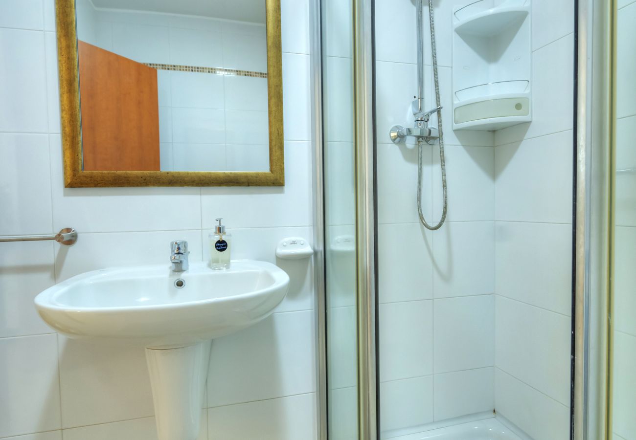 Apartment in Gzira - Bright & spacious 3 bedroom, shared garden JELL1-1