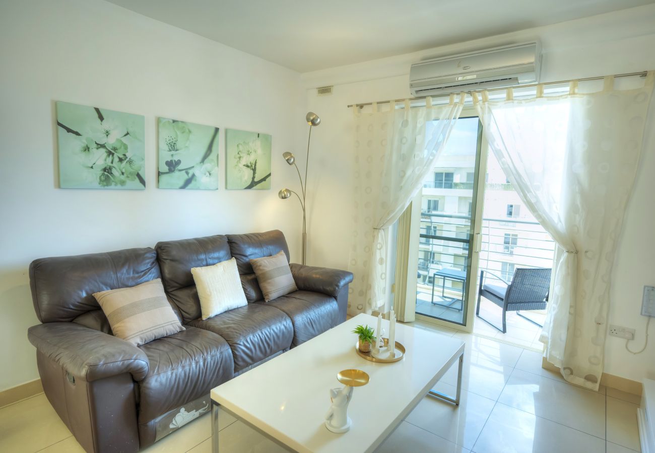 Apartment in Gzira - Bright & spacious 3 bedroom, shared garden JELL1-1