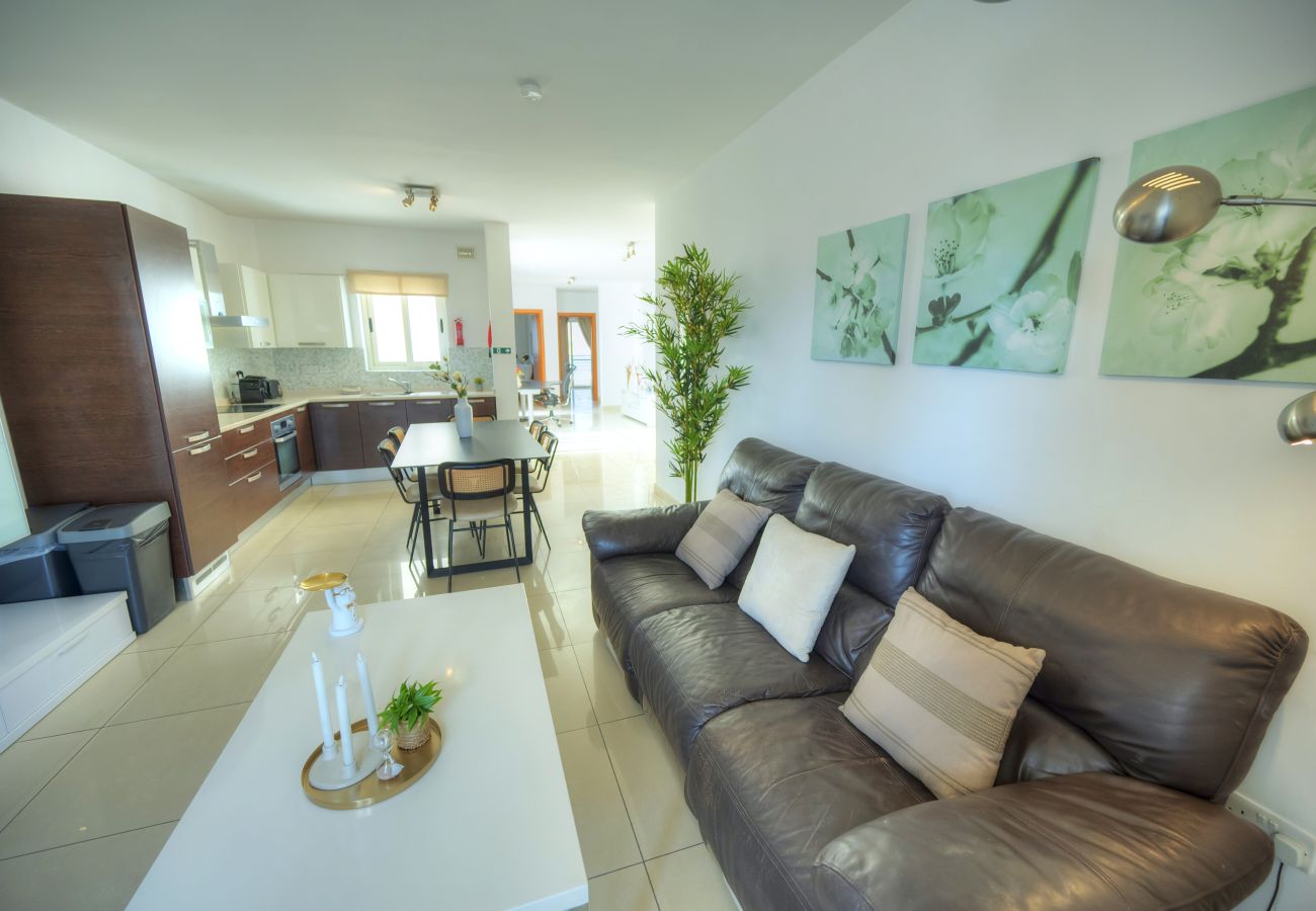 Apartment in Gzira - Bright & spacious 3 bedroom, shared garden JELL1-1