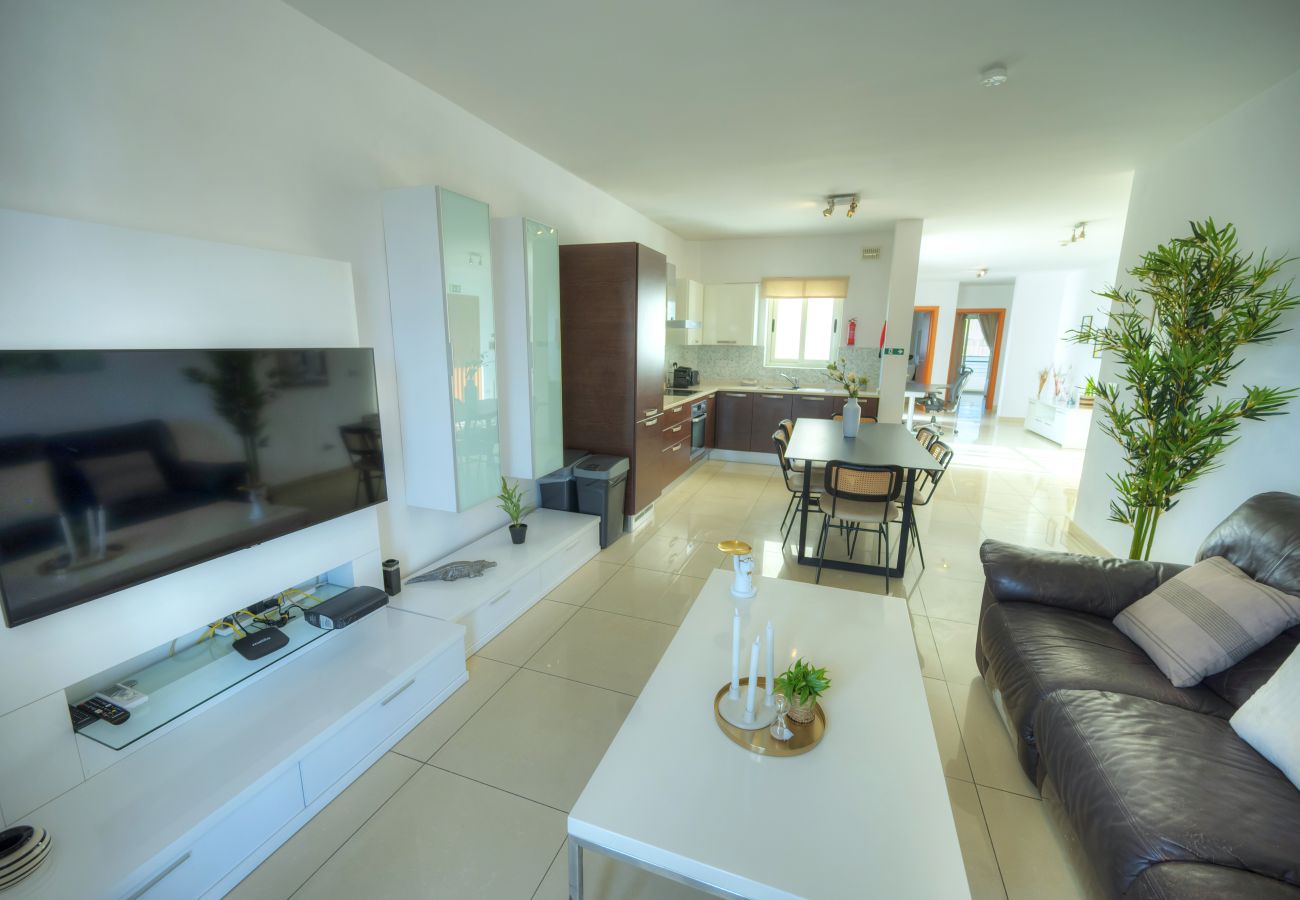 Apartment in Gzira - Bright & spacious 3 bedroom, shared garden JELL1-1