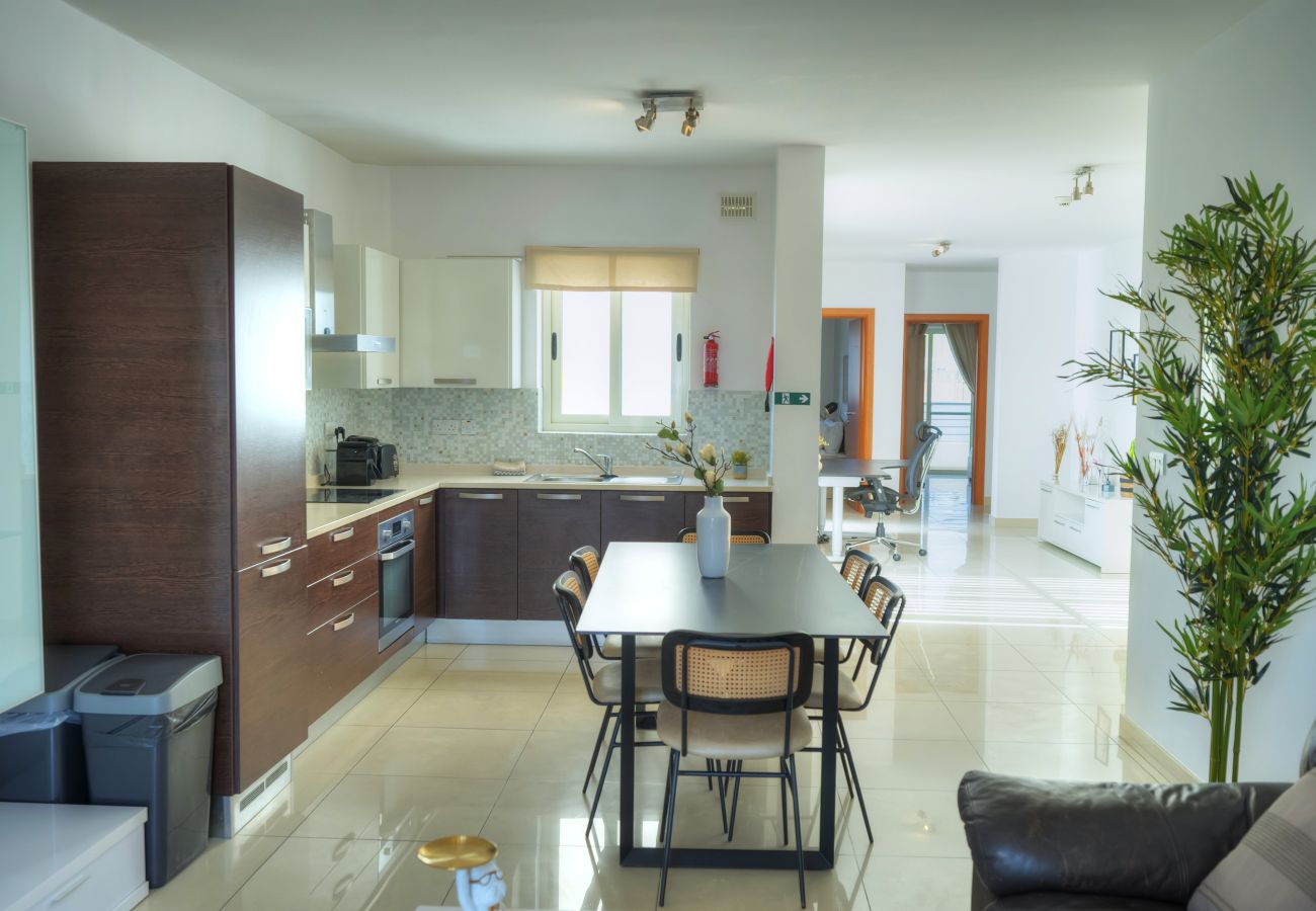 Apartment in Gzira - Bright & spacious 3 bedroom, shared garden JELL1-1