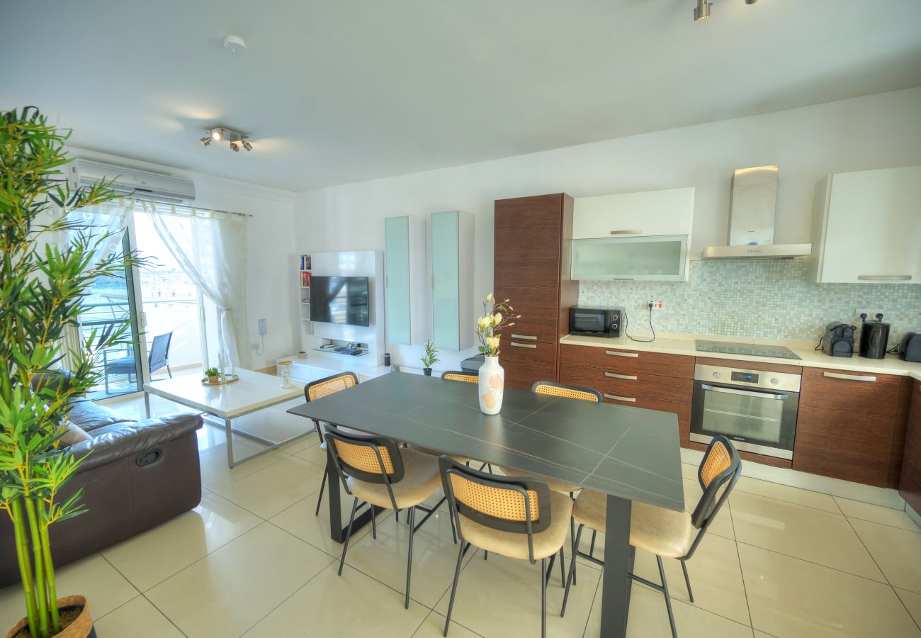 Apartment in Gzira - Bright & spacious 3 bedroom, shared garden JELL1-1