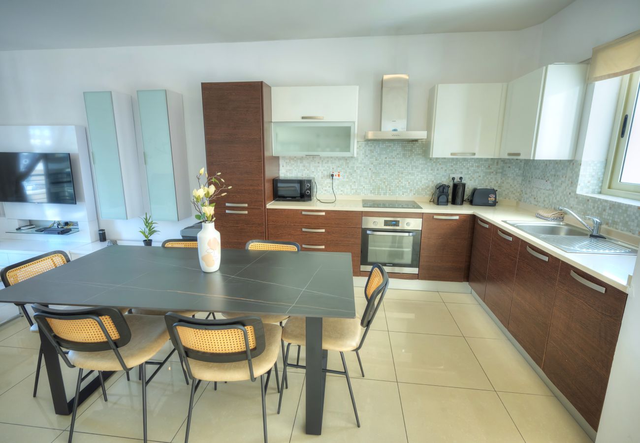 Apartment in Gzira - Bright & spacious 3 bedroom, shared garden JELL1-1