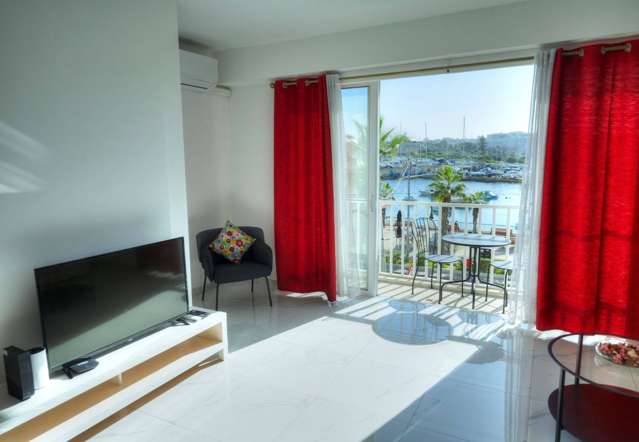 Apartment in Gzira - Spacious seafront 2 bedrooms with hot tub GOGZR-5