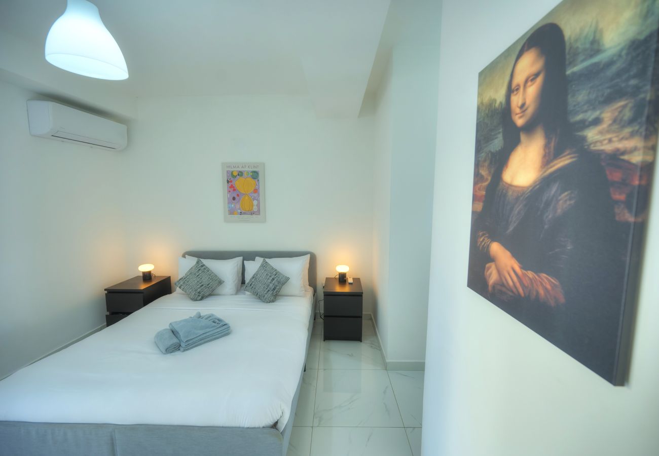 Apartment in Gzira - Seafront 2 bedroom with balcony & jacuzzi GOGZR-6